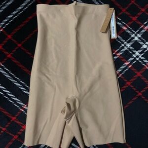 (XS) NWT Skims Clay Body High Waist Short